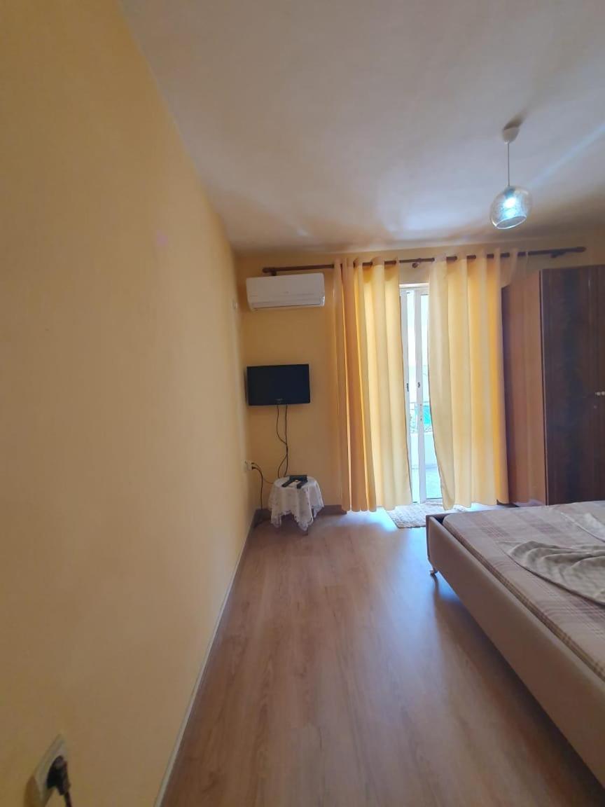 Mona'S Apartments Sarandë Rum bild